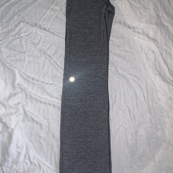 Grey lululemon yoga pants - Picture 4 of 7